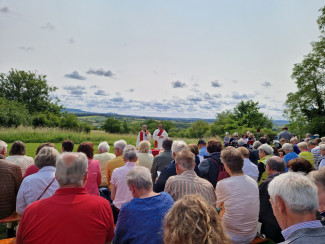 Gottesdienst in den Weinbergen am Pfingstmontag